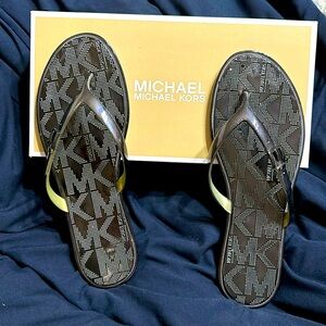 EUC Michael Kors Emory flip flops size 8.